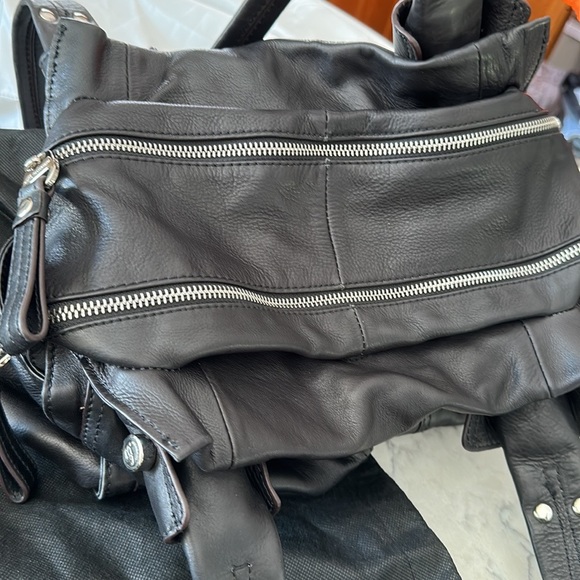 Like New - Picture 2 of 4